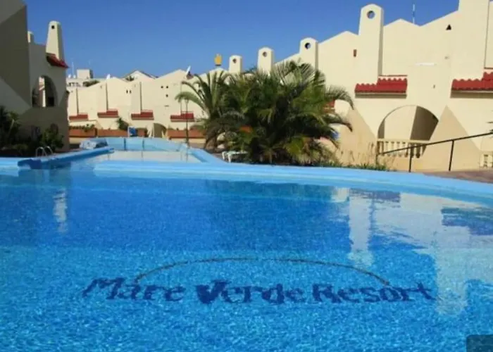 아파트 Deluxe Con Piscina Climatizada 아데제