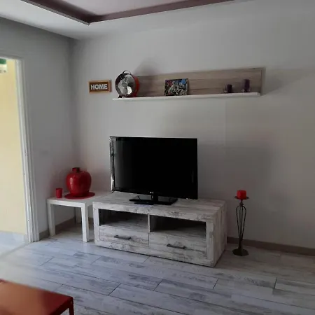 Deluxe Con Piscina Climatizada アパート